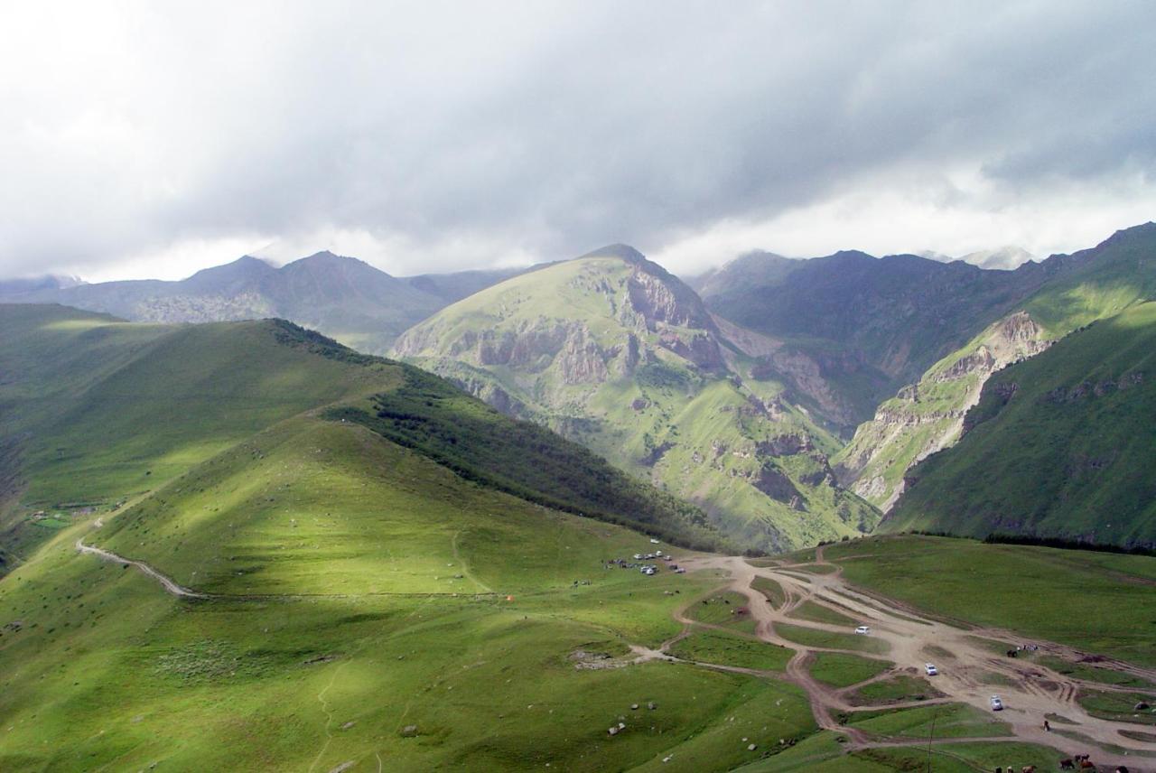 Guest House Sunset Kazbegi Eksteriør bilde