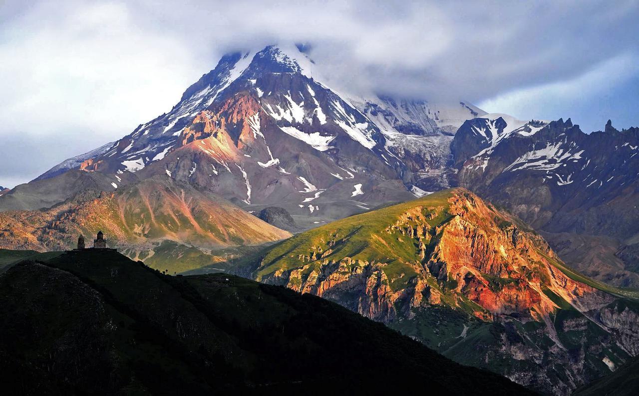 Guest House Sunset Kazbegi Eksteriør bilde